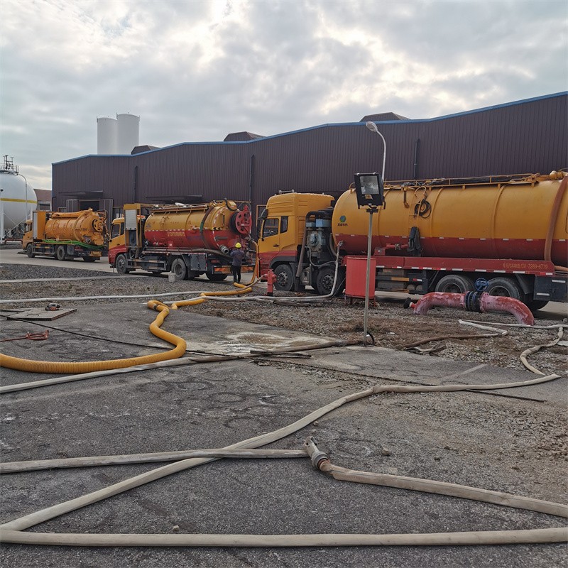 市中污水池清理