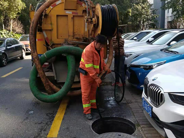 市中排污管道清淤